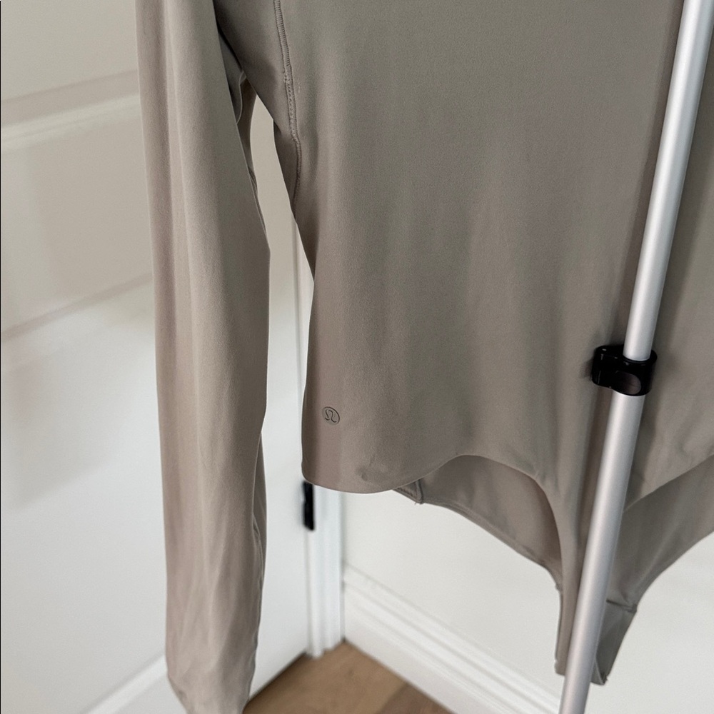 Lululemon‎ Athletica Cream Long Sleeve Bodysuit - Picture 8 of 9